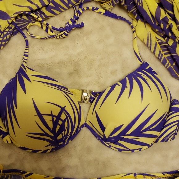 Bikini - Picture 3 of 6